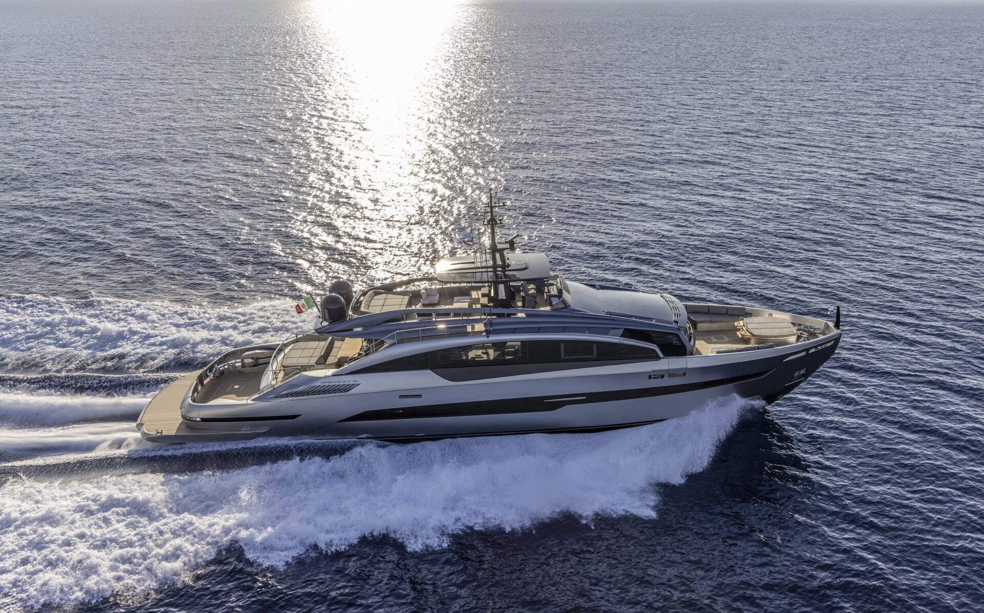 LUXURIA LIFESTYLE INTERNATIONAL MAGAZINE WELCOMES FERRETTI YACHTS