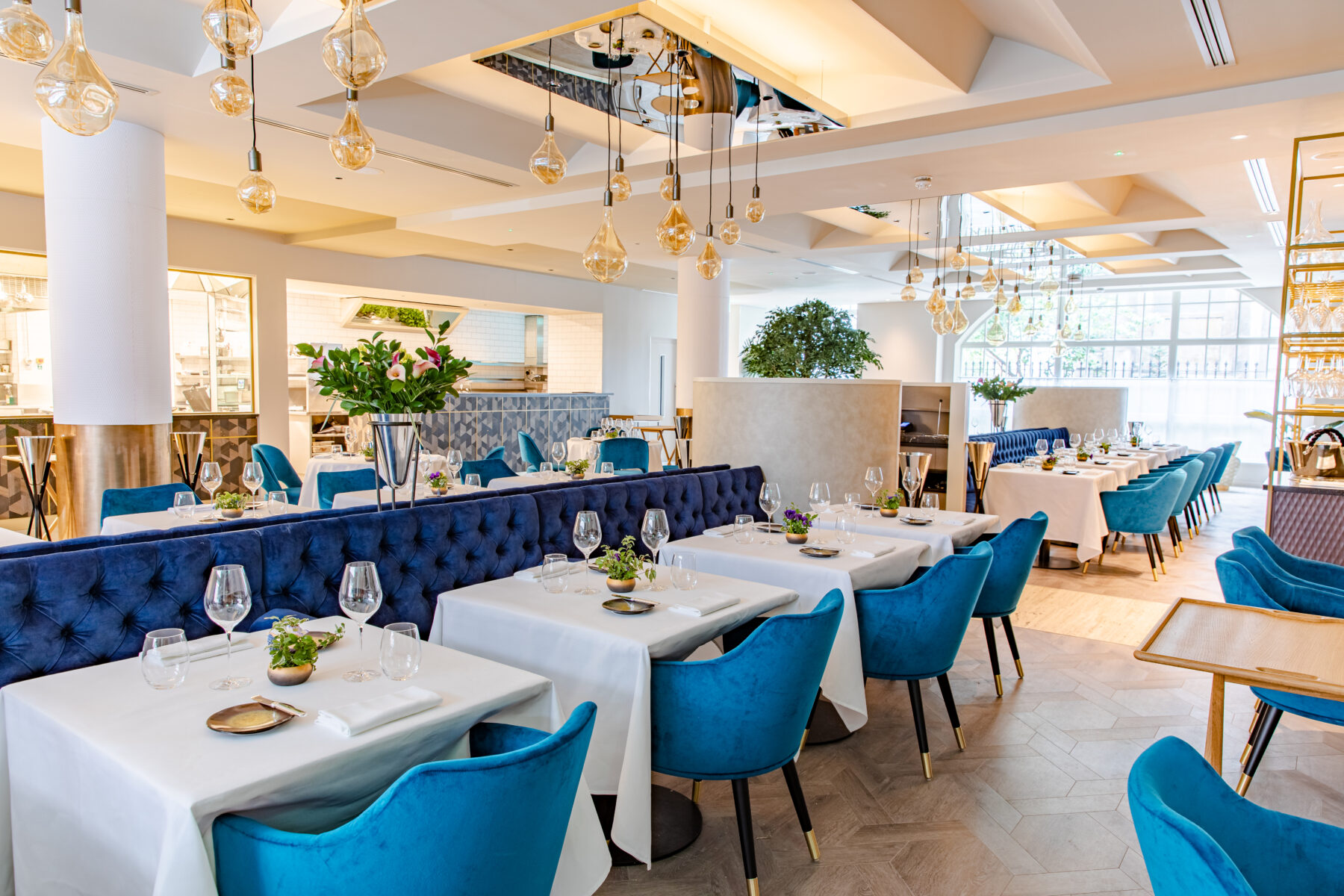 LUXURIA LIFESTYLE INTERNATIONAL MAGAZINE REVIEWS CORD RESTAURANT IN LONDON