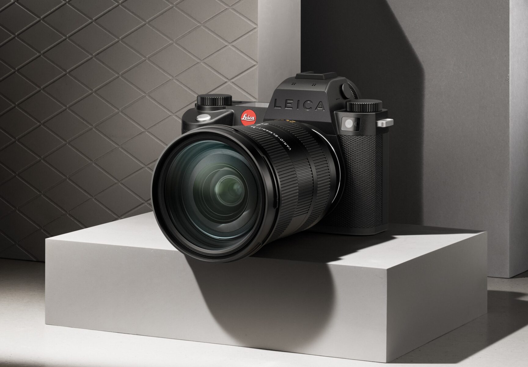 Luxuria Lifestyle reviews the Leica SLA3 - S Camera