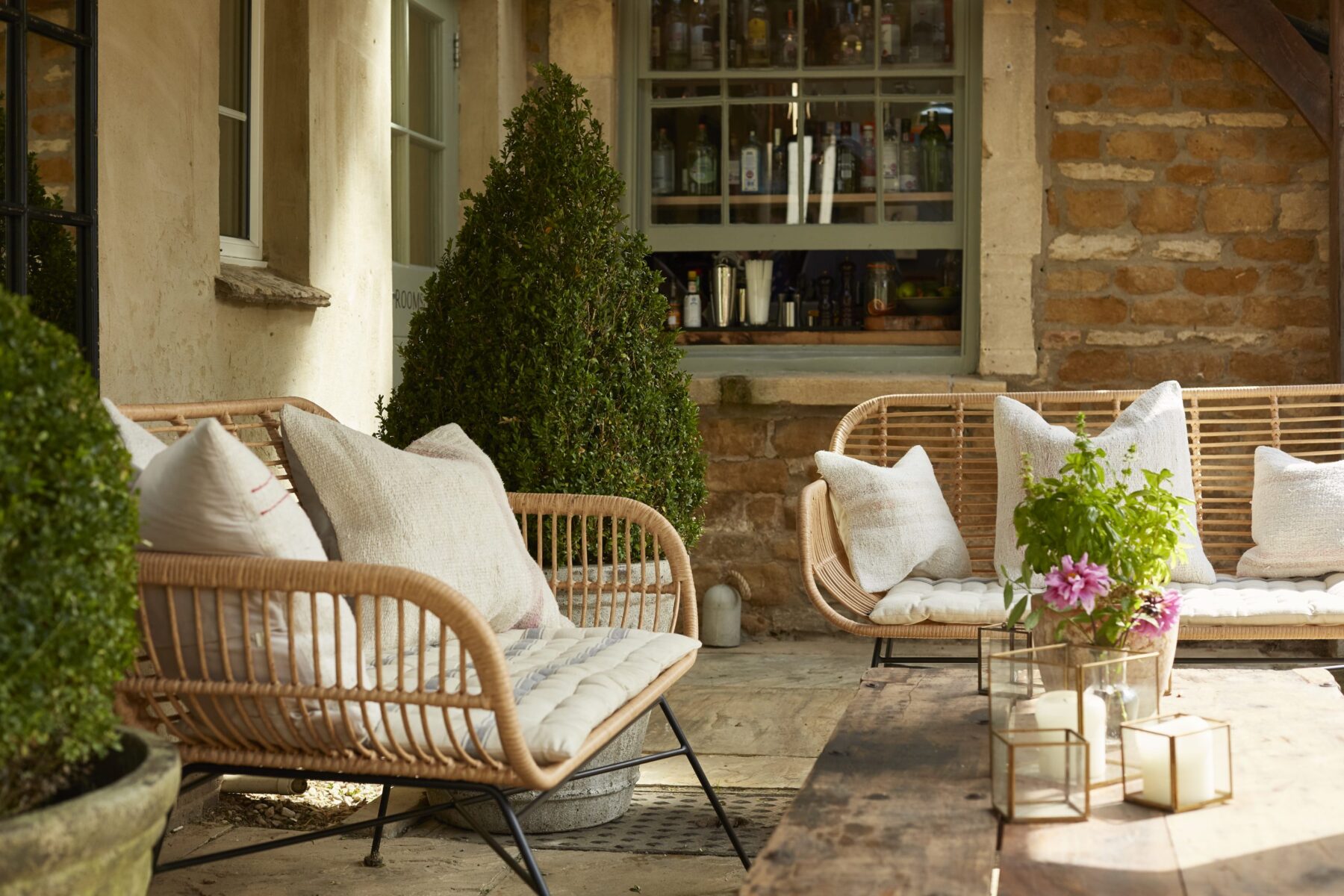 Luxuria Lifestyle’s Beth Davies reviews The Kingham Plough’s Little Barn a Cotswolds Retreat, UK