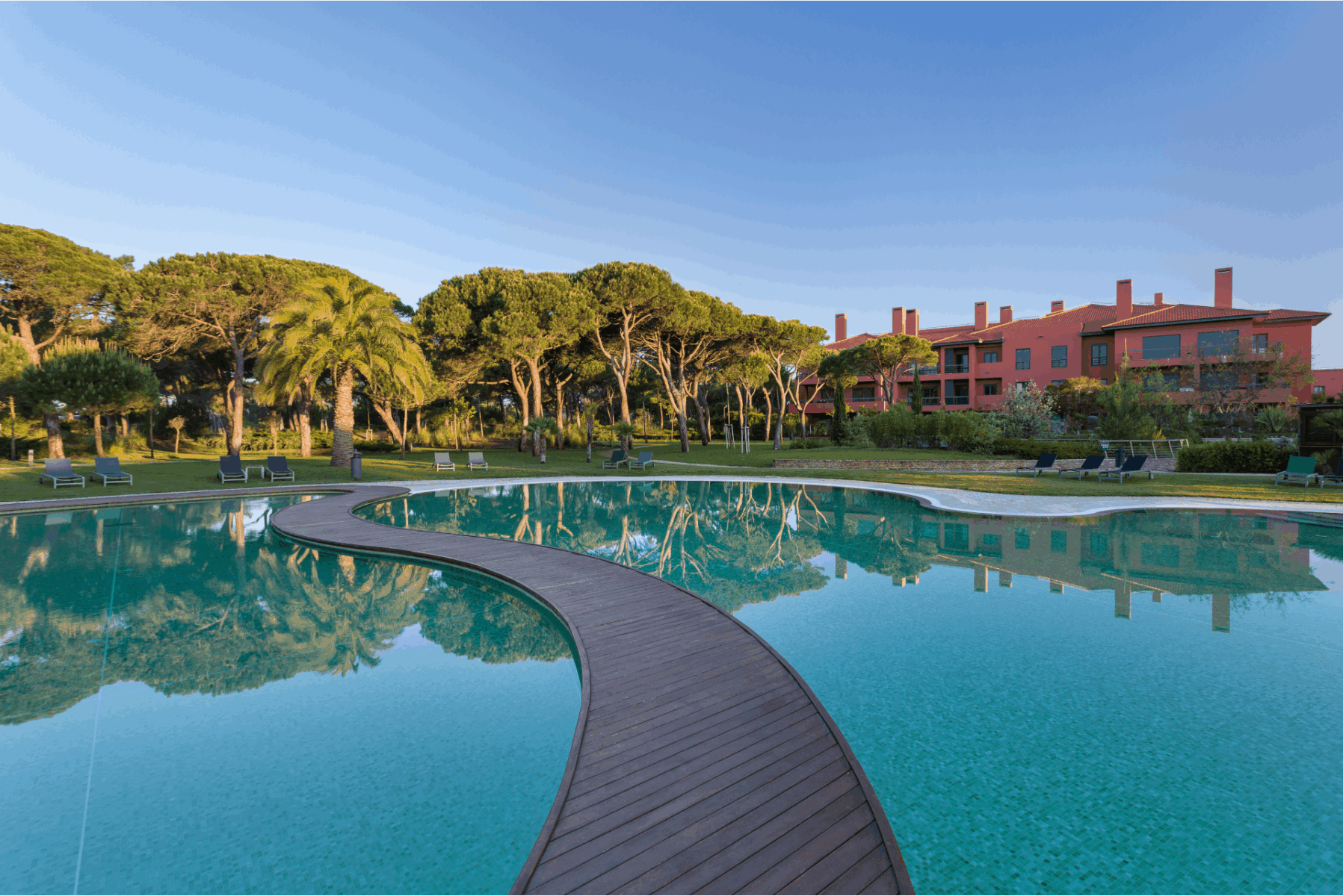 LUXURIA LIFESTYLE INTERNATIONAL MAGAZINE WELCOMES SHERATON CASCAIS RESORT IN PORTUGAL 